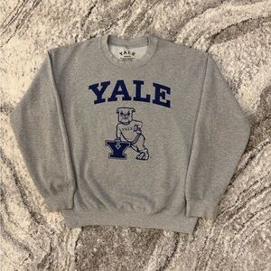Yale University Bulldogs Crewneck Sweater